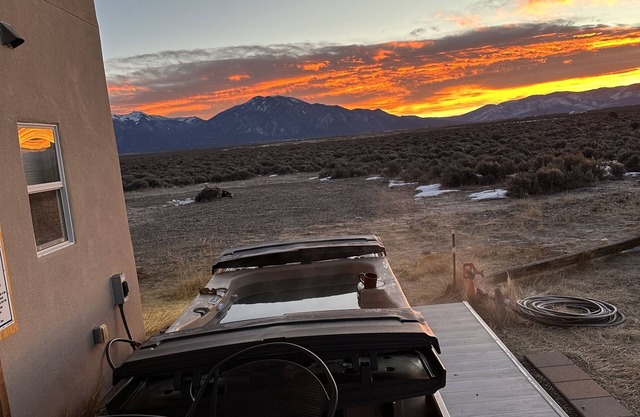 New House ,Great Views,near Taos Mesa Brewpub with New Hot Tub