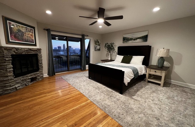 NEW House of Liberty: 3BR 2BA w/PRVT Hot Tub, Modern Patio, Amazing City Views