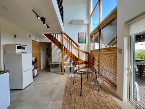 New! Lake and Mountain View Hammock House Up to 6 People