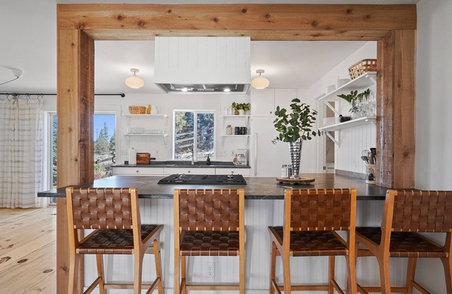 *NEW LISTING* Affordable Modern Vacation Home!