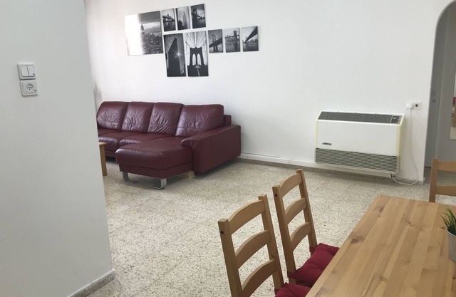 NEW LISTING ♥ Beautiful Apartment - Close to Everything! ♥ Walk Everywhere!