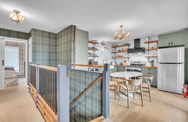 New Listing! Cozy Sugarbush Base 2 bedroom 2 bath duplex Ski Condo- 880 sq ft