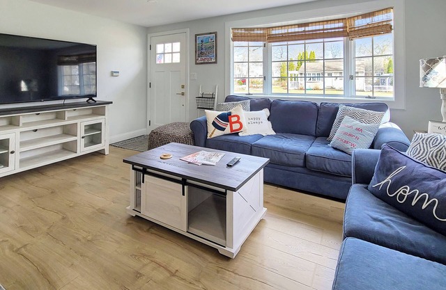 NEW LISTING! Pristine 2BD-A/C, Comfortable Furnishings, Outdoor Shower, Fire Pit & Grill