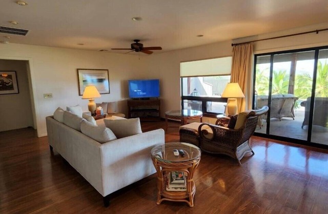 *NEW LISTING Sunset Views, Pool and Spacious Modern Comfort Getaway!