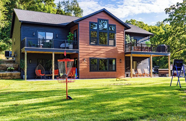 New/Lux/Secluded/4.4 Acres/Golf sim/Theater/Game room/Firepit/Hot tub