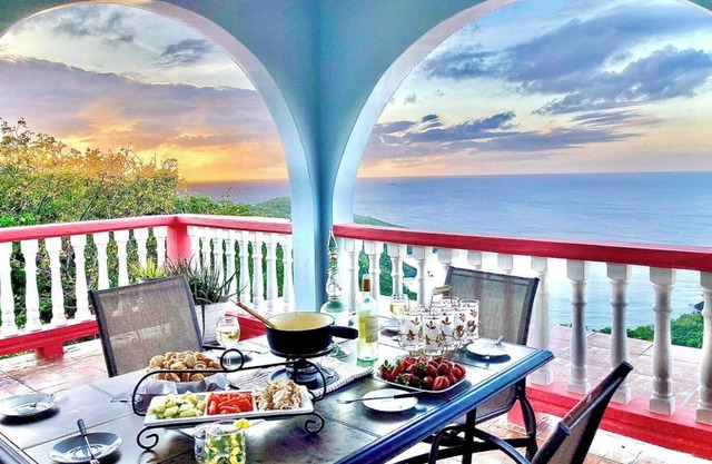 NEW Luxury 3-Bed Villa w/Gorgeous Ocean Views!n