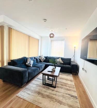 New Luxurious 2 Bedroom Apartment in East London!