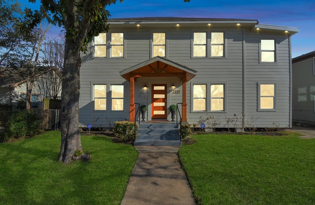 New Luxury 2/2 Central to all of Houston’s Best!
