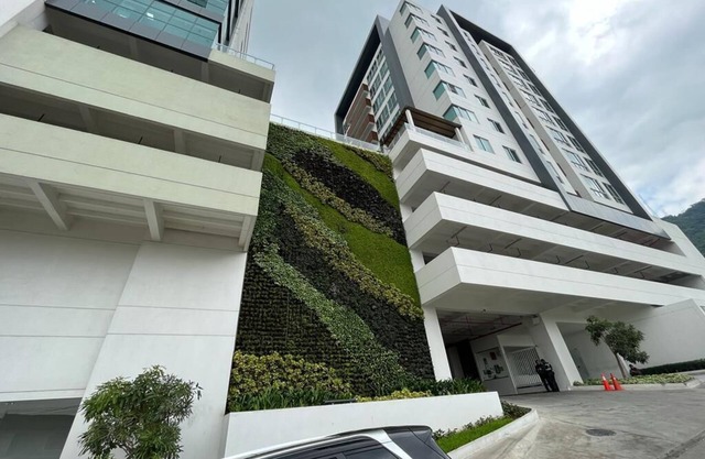 New luxury apartment with king - size bed Ceibos,