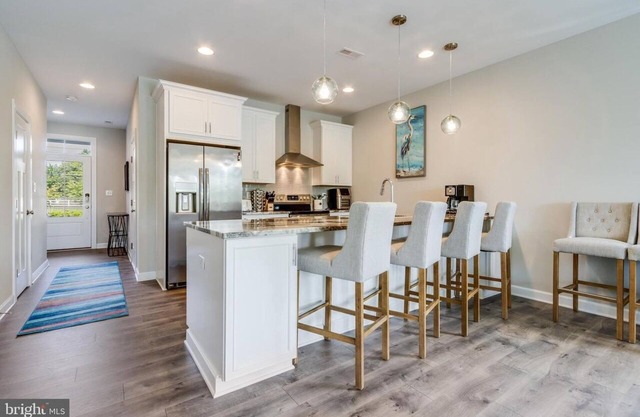 New Luxury End Unit Townhouse has Balcony, Rooftop Terrace, Pool.