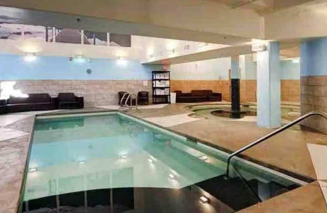 New! Luxury Studio - Mountain View/Balcony/Hot Tub