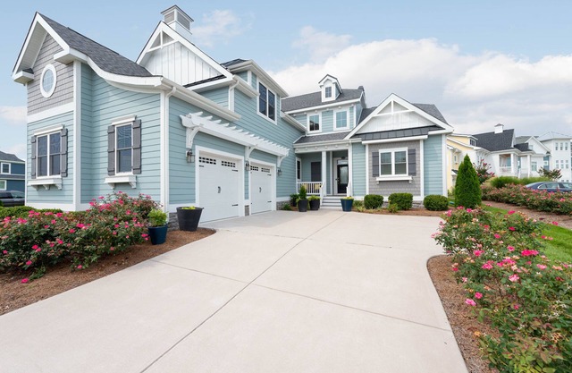 New Model Home @ THE PENINSULA, golf course views & amazing outdoor living space