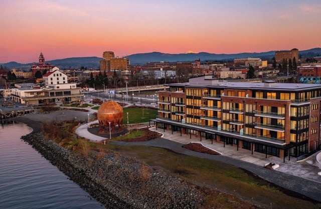 New, Modern 2BR Condo in Bellingham Waterfront District- Close to Downtown & WWU