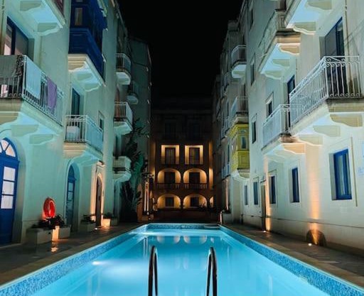 New, Modern Ground Floor Apartment with Pool