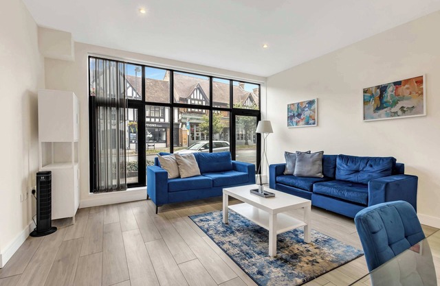 New Modern London 2 Bed | Long Stays! with Parking