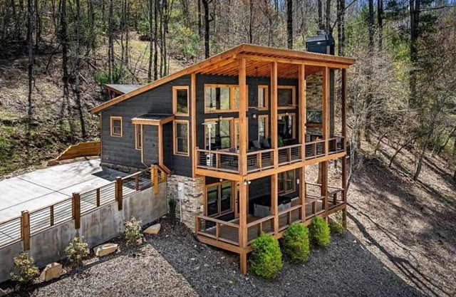 New Modern Rustic Mountain Home