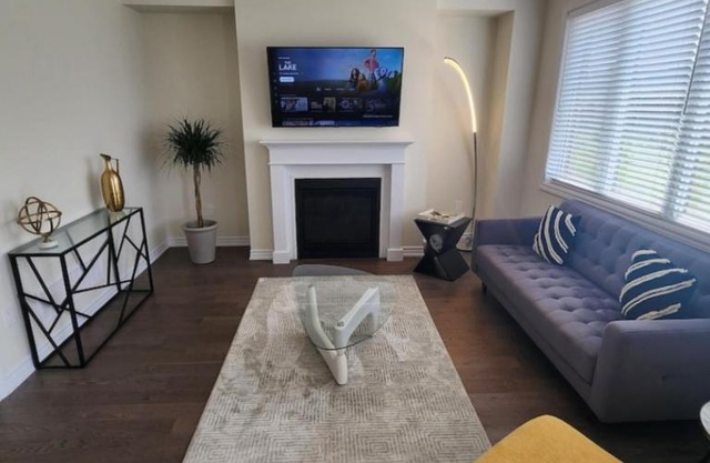 New Niagara Retreat - Entire Home, 15 min drive to Falls, Sleeps 9, 4BDR