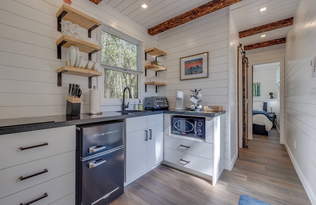 New - Oak Glen MicroCabin - Rare