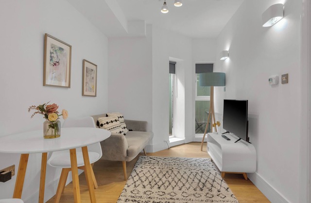 New One Bed Apartment in Lena Garden Hammersmith