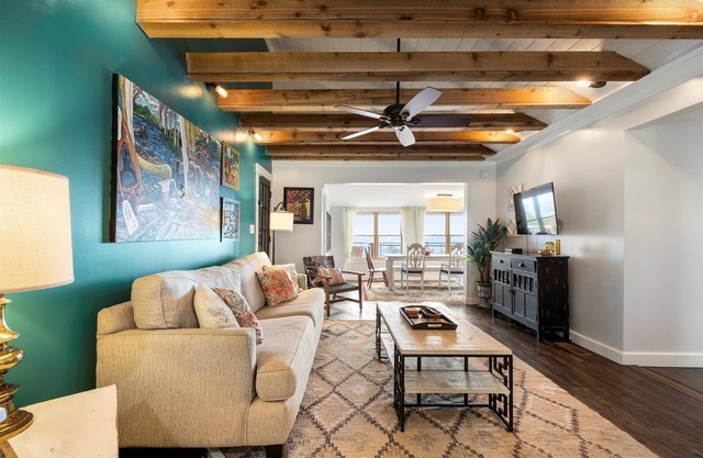 NEW! Peach Bluff House | Hot Tub | Gorgeous Mtn Views! | 3 Bed, 2 Bath