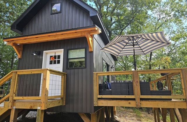 New! Pine Ridge Tiny Cabin with Private Hot tub!