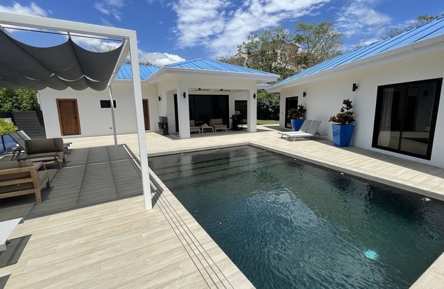 New private luxury home 10 second walk to the beach