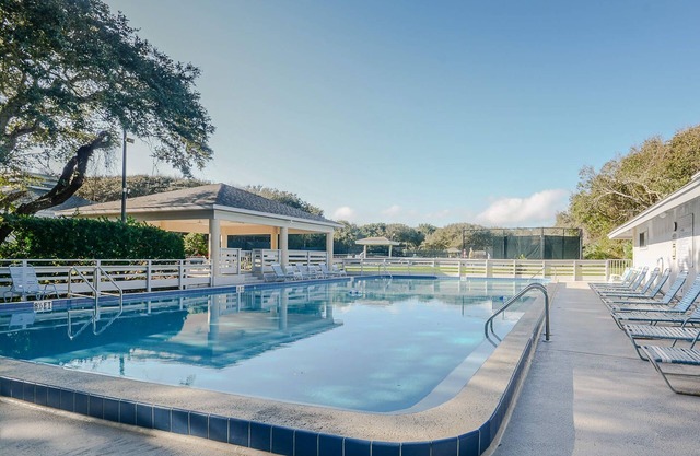 New Remodel Tropical 2BR Villa ☆Sea Woods Development ☆ Across street from beach