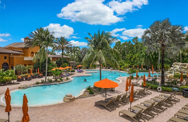 New Rental ~ Luxury Living in Sunny Naples, Ole Resort!