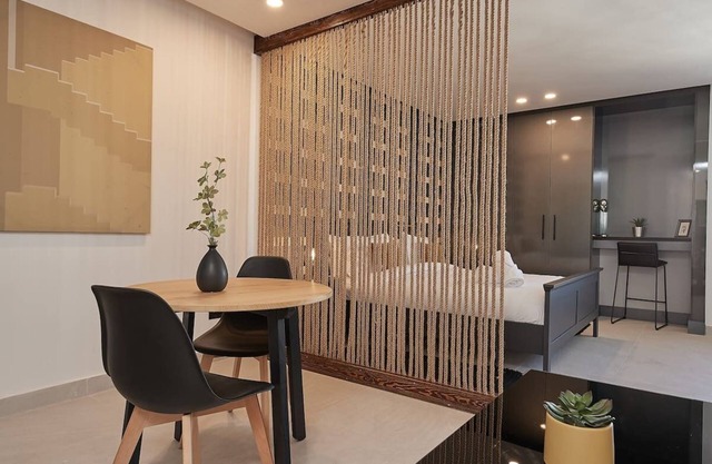 New Royal Studio + Netflix + Parking