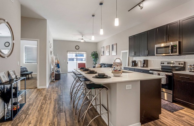 New ★ Scottsdale Upscale Living ★ Shops ★ Dining ★
