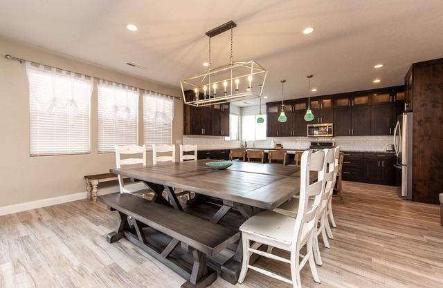 NEW! Sleeps 28! 6 Bed,7 Bath Home with Waterslide Park,Large Private Hot Tub!