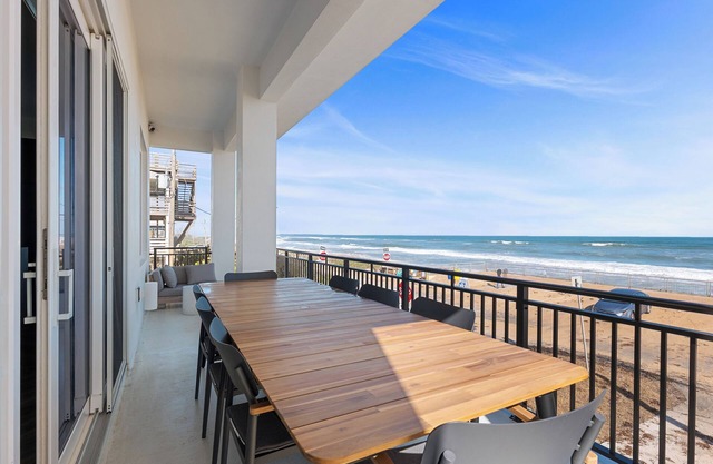 New Smyrna Modern Beach House 5 bedrooms, 3 bathrooms
