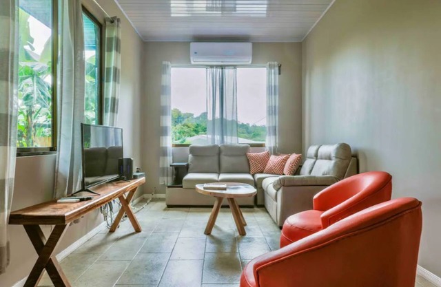 New Spacious 2BR/full kitchen with parkingn