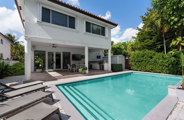 New Spacious Villa, w/Private Pool, Near Coral Gables, Brickell, Little Havana