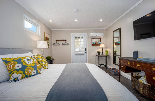 New studio conveniently located in town of Luray.