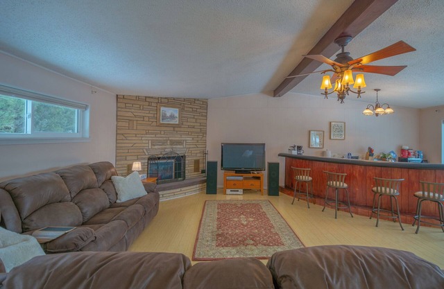 NEW Studio-Near Main/shop/trails/ski/restaurants