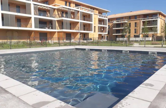 New studio with garden, in residence with swimming pool
