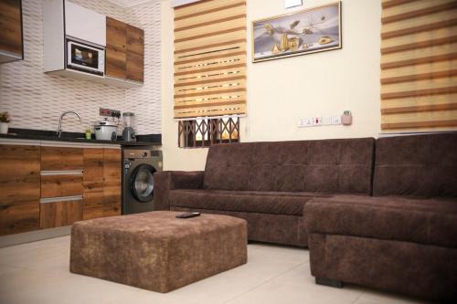 New Stylish 1 Bedroom Adjiringanor