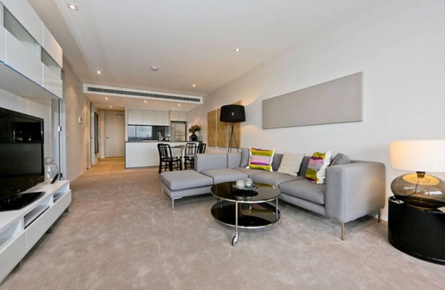 New to VRBO: Lake views Apt on Kingston Foreshore