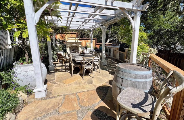 New to VRBO: large private apt, close to ocean, free EV charging, strong WiFi