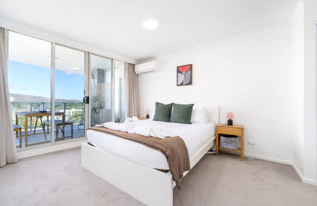 NEW TO VRBO: Modern 2BR, Balcony with Views and Close to City