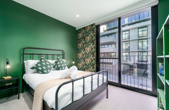 NEW TO VRBO: Vibrant Stay with Lakeside Charm in Kingston