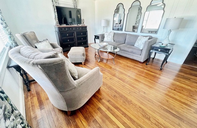 New Upgrades, Boat Parking, Fenced Yard, Pet & Family Friendly by River Hospital