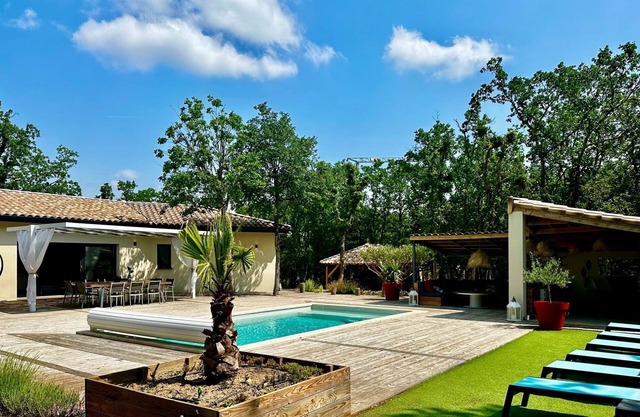 New villa 8 to 10 people, private heated pool