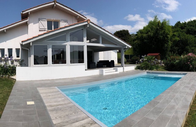 New villa with swimming pool just outside Biarritz