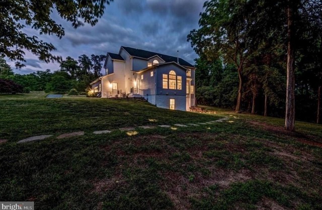 New Wine Horse Country 10 Acre Lux Retreat amid historic sites. Stunning Views!