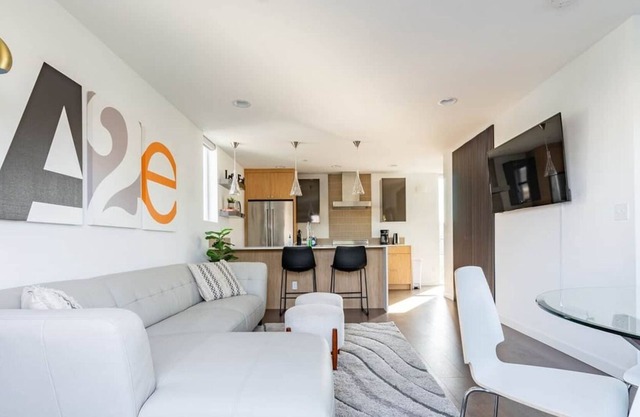 NEW! WorkLivePlay 4BR FastWifi | Sophari |Sleeps12