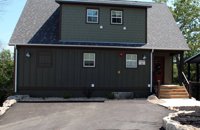 Newer Cabin - 5 Bed, 5.5 Baths, Getaway! Sleeps 14