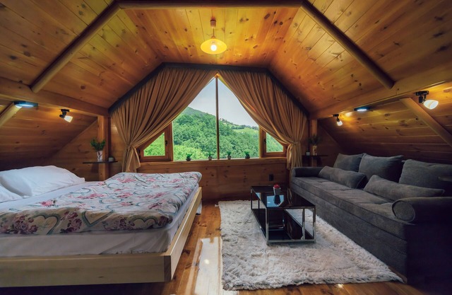 Newly build River-views split level Chalet Tara