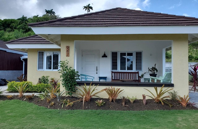 Newly built serene modern artistically designed villa 15 minutes from Ocho Rios!